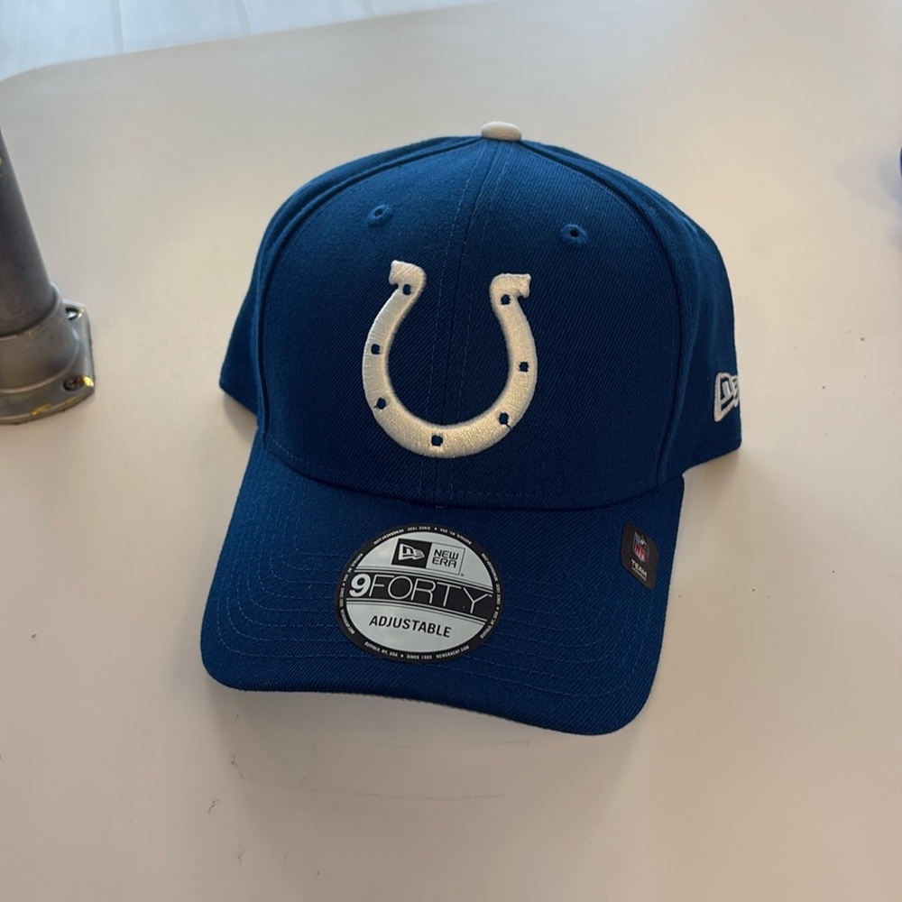 NWT Indianapolis Colts Velcro Adjustable Hat